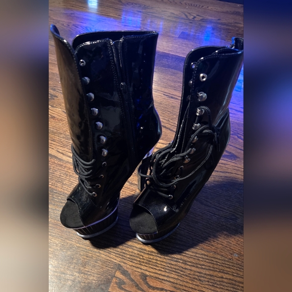 Patent Lace-Up Platform Ankle Boots in Black - Picture 2 of 5